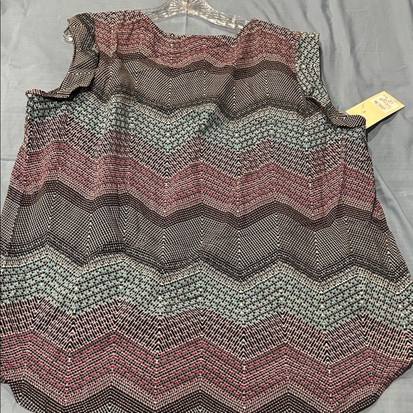 Sejour Pink and Black Chevron Blouse - Picture 4 of 5